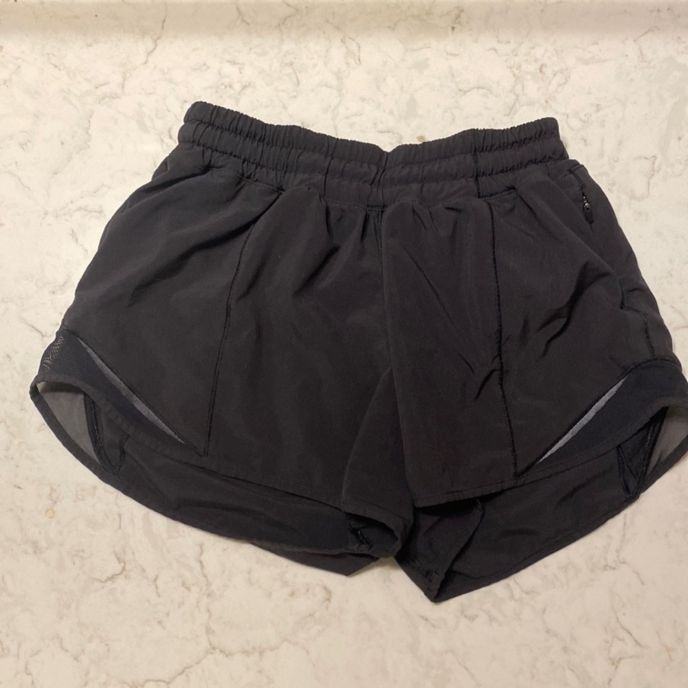 Lululemon Hotty Hot Shorts Size 2 Tall 4”